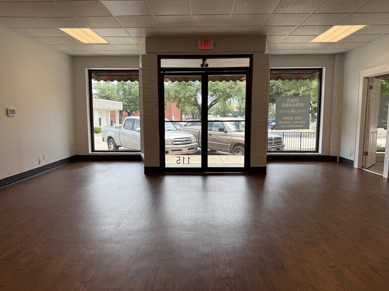 More Photos Of 113 E 3rd St, Taylor Storefront Retail Office For Lease