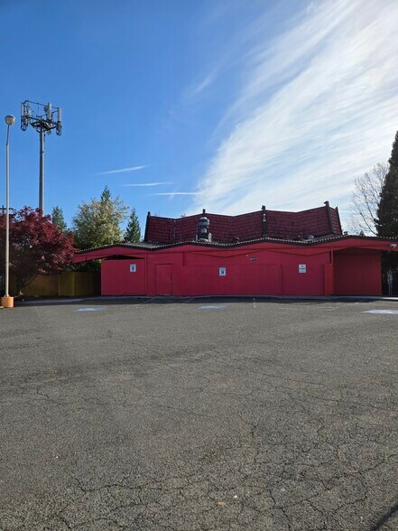 More Photos Of 10205 SW Park Way, Portland General Retail For Sale