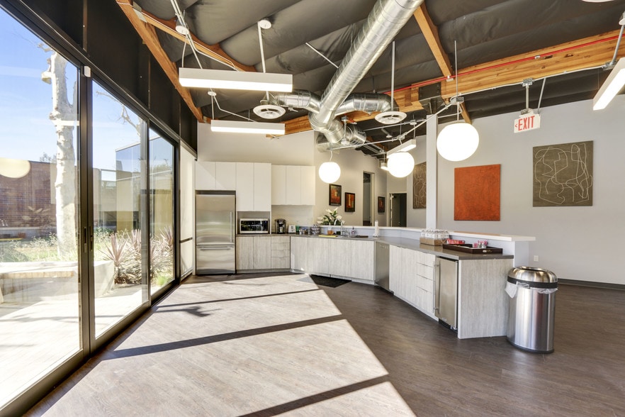 More Photos Of 5000 Campus Dr, Newport Beach Coworking Space