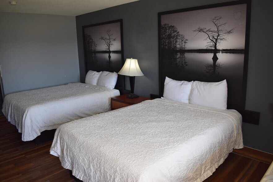 More Photos Of 321 N Mustang Rd, Yukon Hotel For Sale