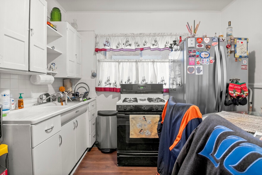 More Photos Of 1205 Garfield Ave, Lincoln Park Apartments For Sale
