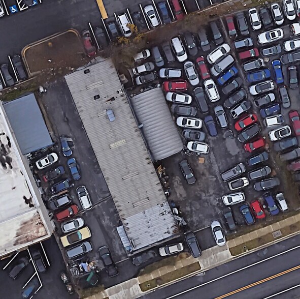 More Photos Of 11909 Maple Ave, Rockville Service For Sale