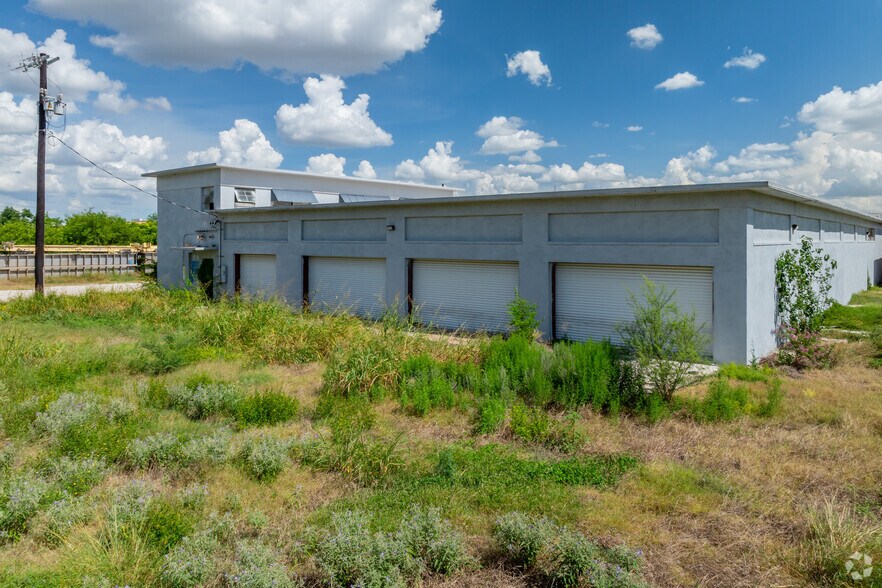 More Photos Of 625 Humble Ave, San Antonio Warehouse For Lease
