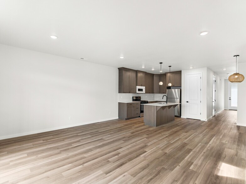 More Photos Of 331 SE Jetty Ave, Lincoln City Apartments For Sale