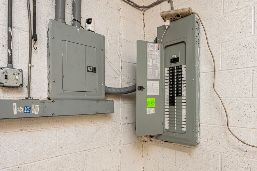 More Photos Of 305 Division St, Jeannette Distribution For Sale