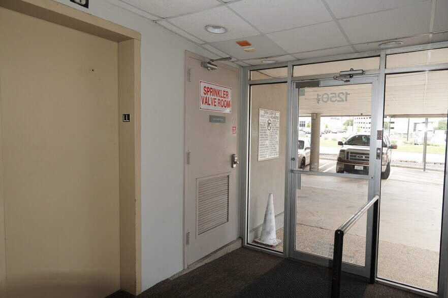 More Photos Of 12501 Judson Rd, San Antonio Medical For Lease