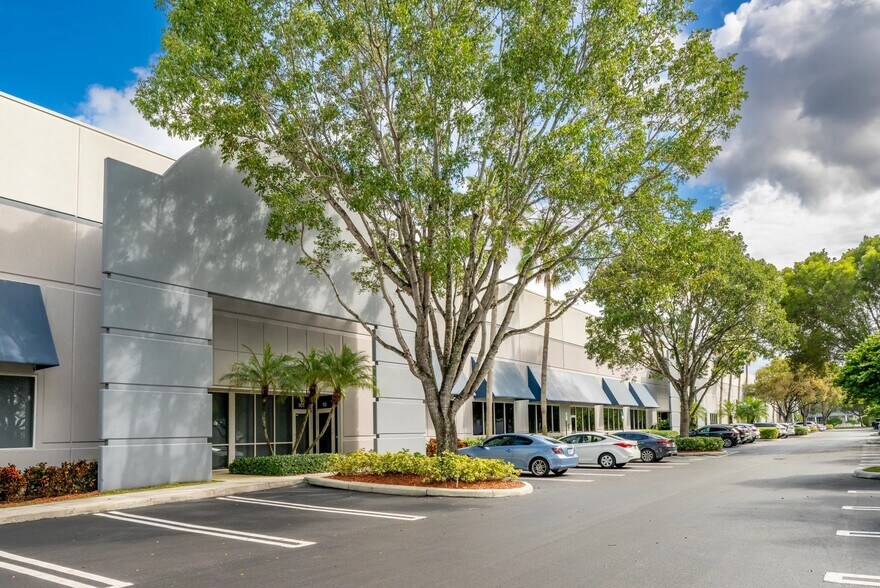 More Photos Of 10000 NW 17th St, Miami Warehouse For Lease