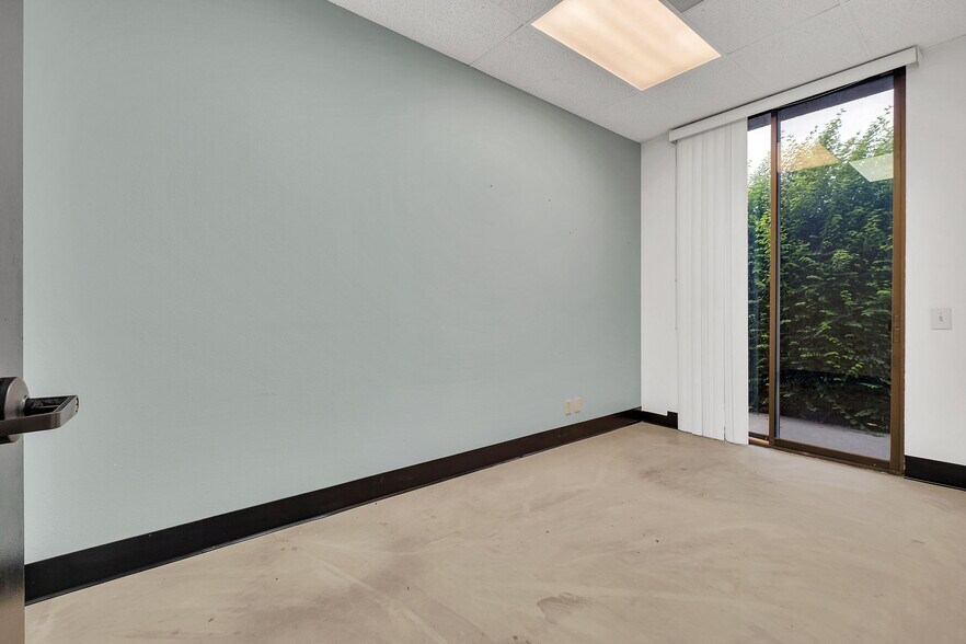 More Photos Of 550 N Golden Circle Dr, Santa Ana Office For Lease