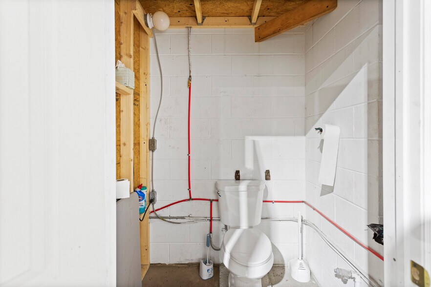 More Photos Of 400 W Main St, Walhalla General Retail For Lease