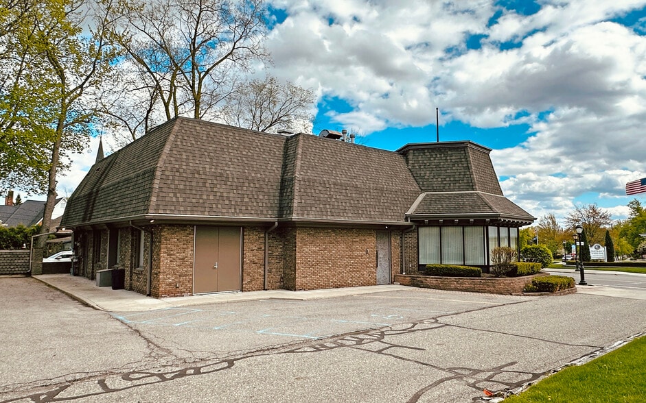 More Photos Of 33604 Grand River Ave, Farmington Office For Sale