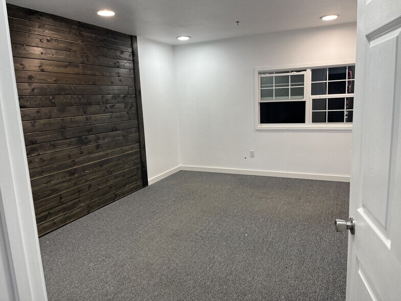 More Photos Of 876 W Main St, Spartanburg Service For Sale