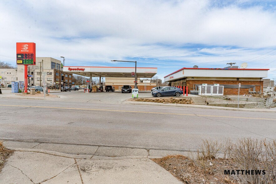 Primary Photo Of 3357 SE University Ave, Minneapolis Convenience Store For Sale