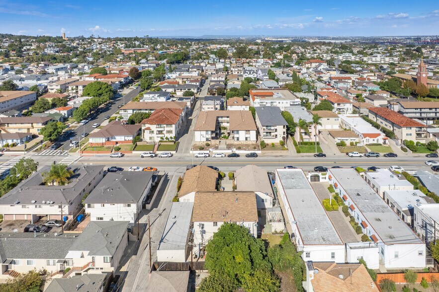 More Photos Of 985 W 9th St, San Pedro Apartments For Sale