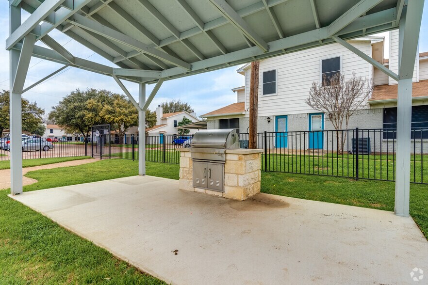 More Photos Of 121 S Hampton Rd, Crowley Apartments For Sale