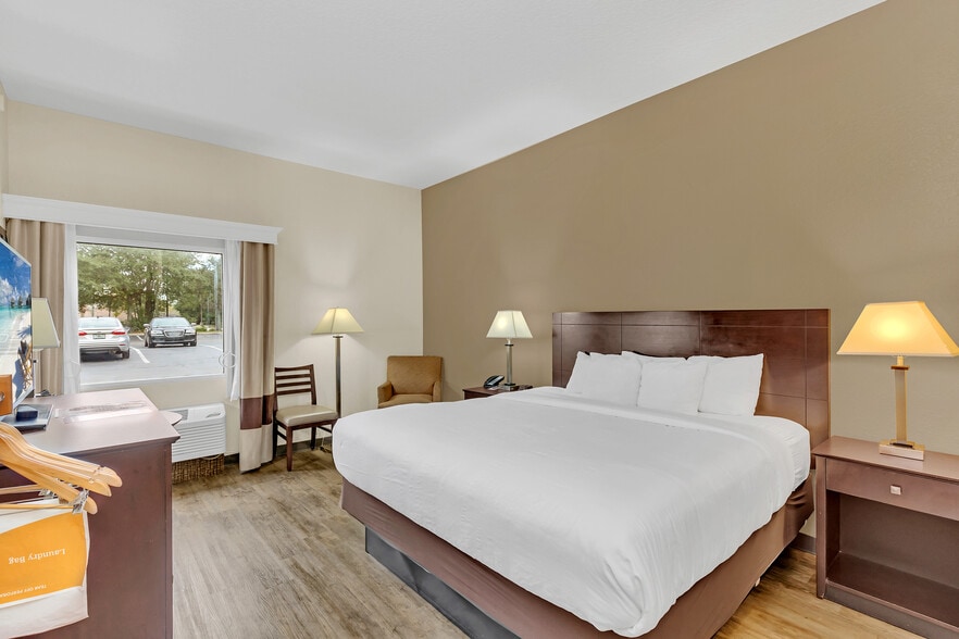 More Photos Of 400 E International Speedway Blvd, Deland Hotel For Sale