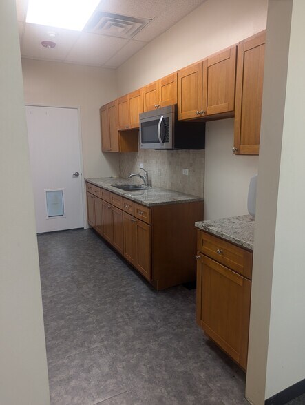 More Photos Of 1624 Old Deerfield Rd, Highland Park Industrial For Sale