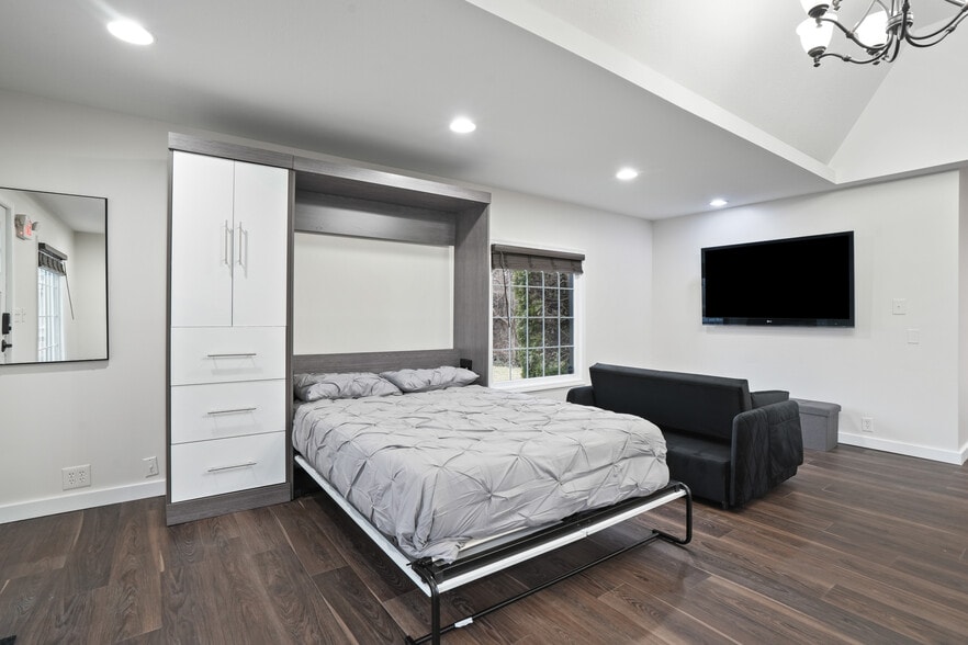 More Photos Of 153 E Dublin Granville Rd, New Albany Medical For Lease