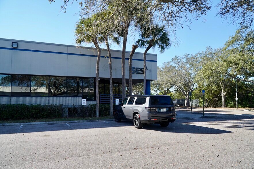 More Photos Of 5850 W Cypress St, Tampa Office For Lease