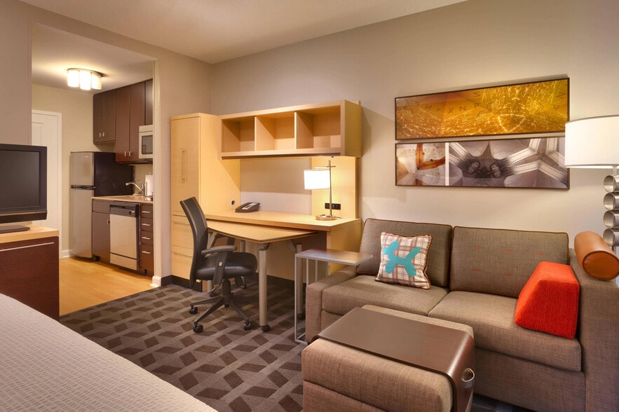 More Photos Of 10865 W Dodge Rd, Omaha Hotel For Sale