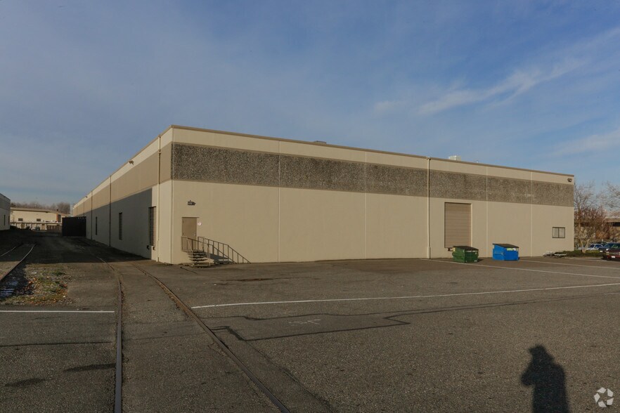 More Photos Of 4620 95th St SW, Lakewood Warehouse For Lease