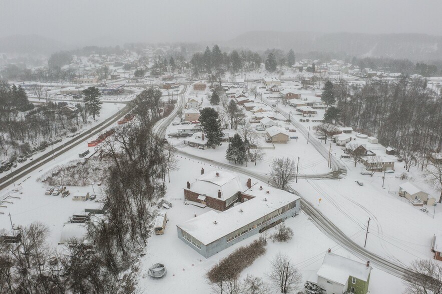 More Photos Of 1131 Sunview ave, Jeannette Manufacturing For Sale