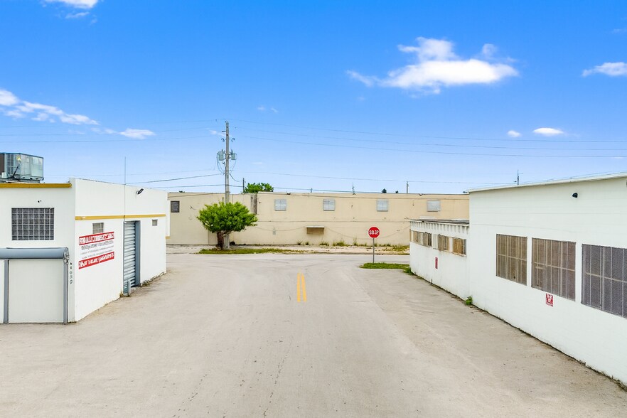 More Photos Of 14532-14540 NW 26th Ave, Opa Locka Warehouse For Sale