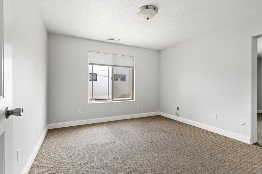 More Photos Of 910 W State St, Lehi Office For Sale