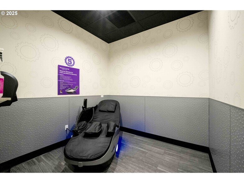 More Photos Of 1236 Teakwood Ave, Coos Bay Health Club For Sale