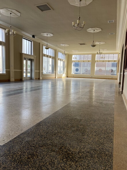 More Photos Of 223 Commerce St, Kingsport Storefront For Lease