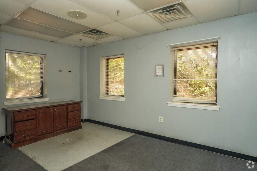 More Photos Of 216 Industrial Dr, Ridgeland Warehouse For Lease