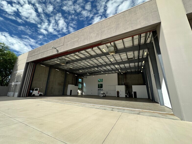 More Photos Of 15535 N 78th St, Scottsdale Airplane Hangar For Lease