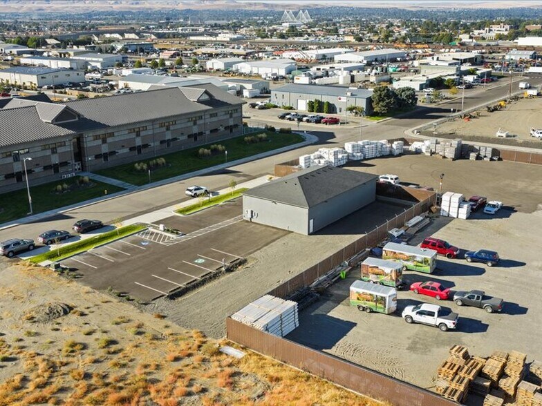 More Photos Of 1505 Spokane st, Pasco Flex For Sale