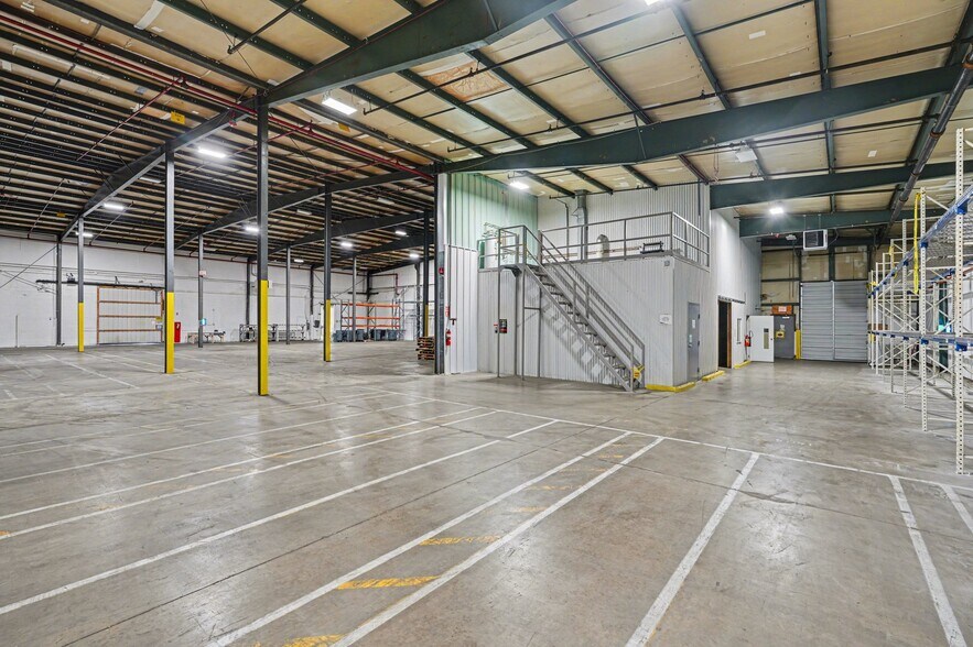 More Photos Of 49 S 2nd St, New Vienna Manufacturing For Lease