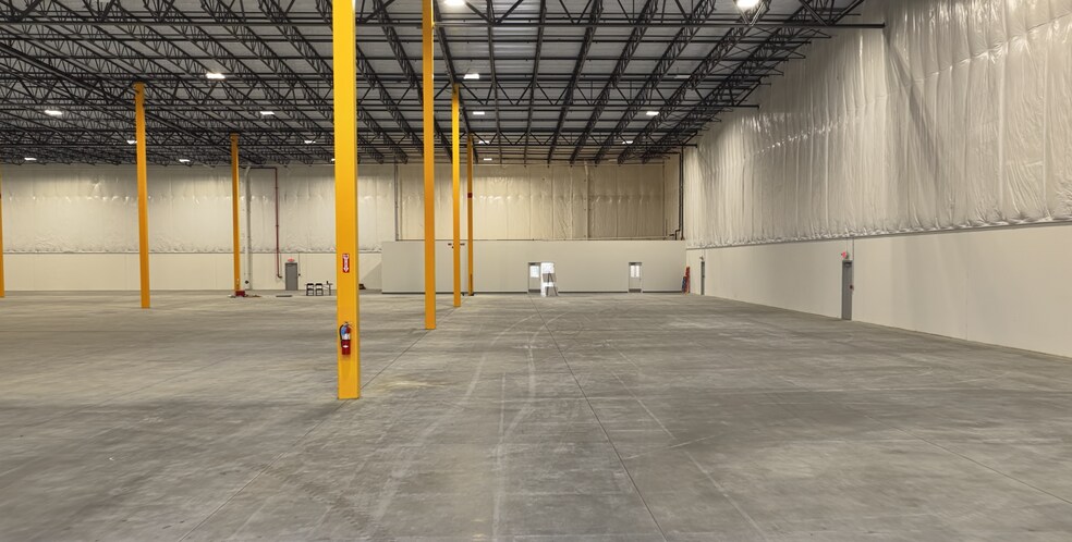 More Photos Of 315 Green St, Wrentham Distribution For Lease