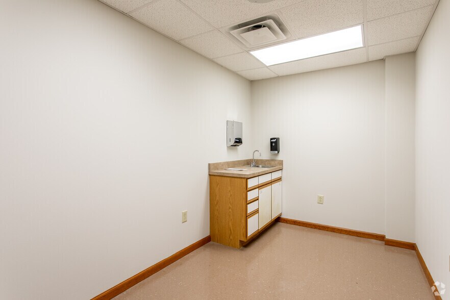 More Photos Of 8940 Kingsridge Dr, Centerville Medical For Sale