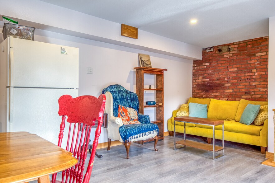 More Photos Of 206 Main St, Berlin Office For Sale