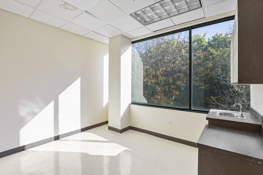 More Photos Of 14489 John Humphrey Dr, Orland Park Medical For Sale