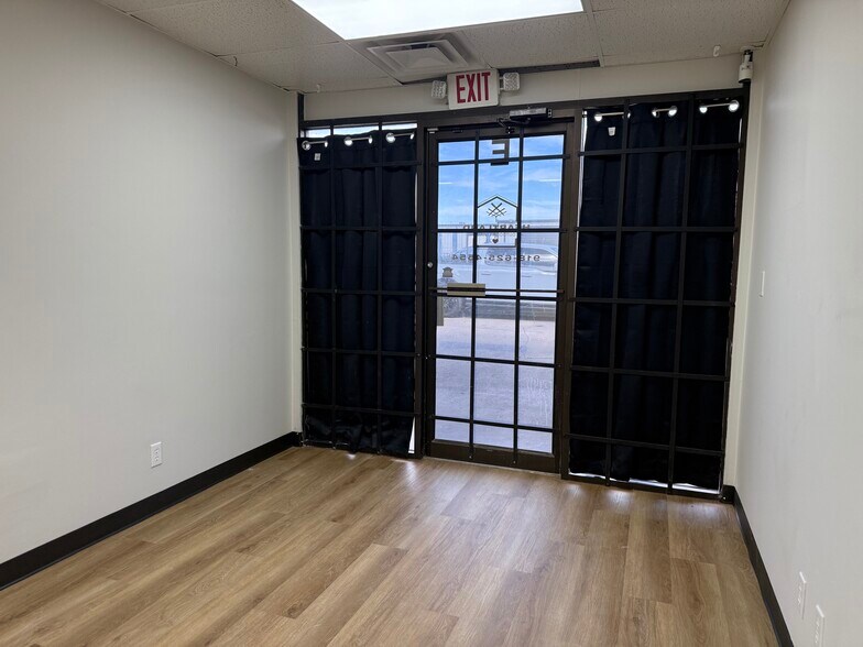 More Photos Of 413 N Walnut Ave, Broken Arrow Warehouse For Lease