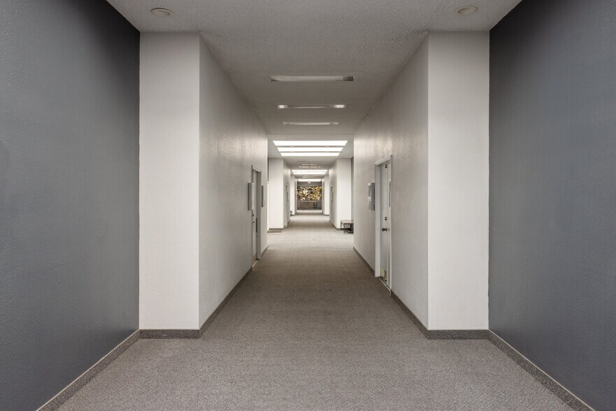 More Photos Of 4550 Kearny Villa Rd, San Diego Office For Sale