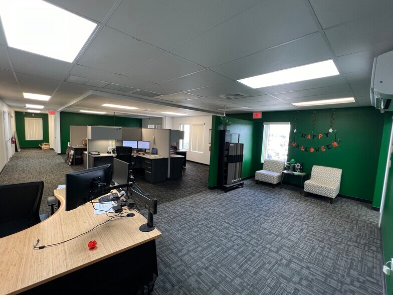 More Photos Of 2149 Lauwiliwili St, Kapolei Warehouse For Lease