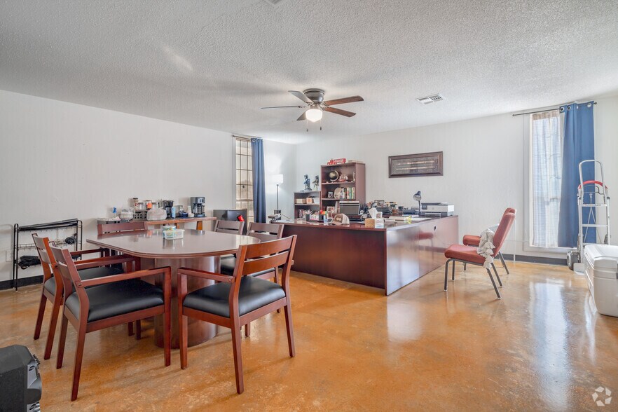 More Photos Of 4801-4809 Lakebend West Dr, San Antonio Freestanding For Sale