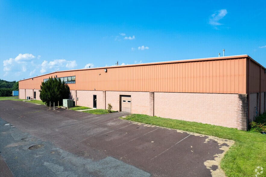 More Photos Of 2512 Quakertown Rd, Pennsburg Warehouse For Lease