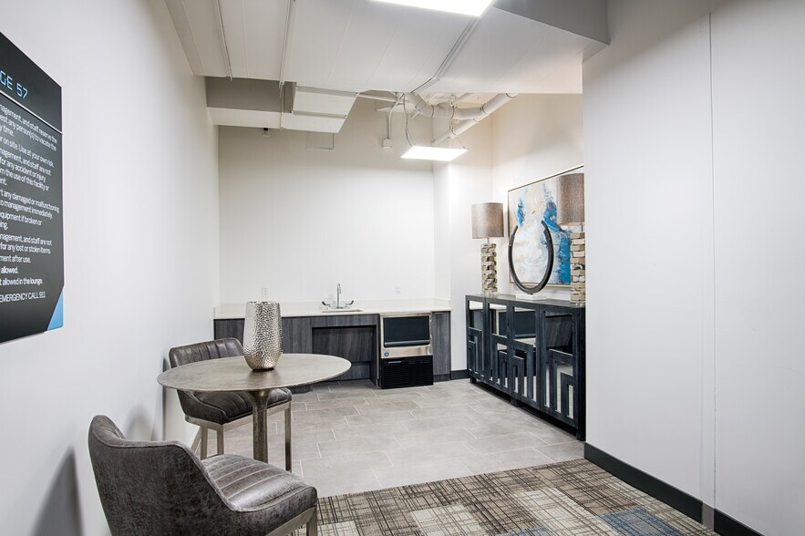 More Photos Of 5710 Lyndon B Johnson Fwy, Dallas Unknown For Lease