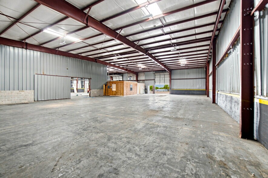 More Photos Of 14103 Transportation Ave, Laredo Distribution For Lease