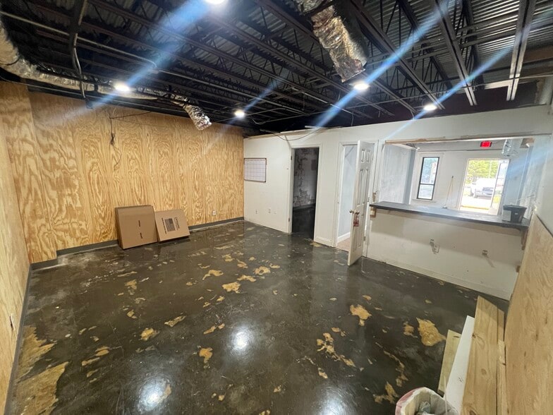 More Photos Of 8477 Hwy 92, Woodstock General Retail For Lease