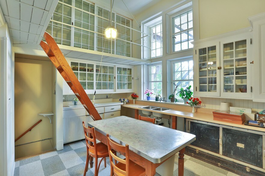 More Photos Of 150 Sister Servants Ln, Sloatsburg Lodge Meeting Hall For Sale