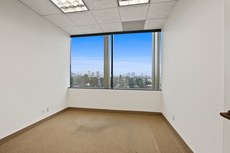 More Photos Of 1990 S Bundy Dr, Los Angeles Office For Lease