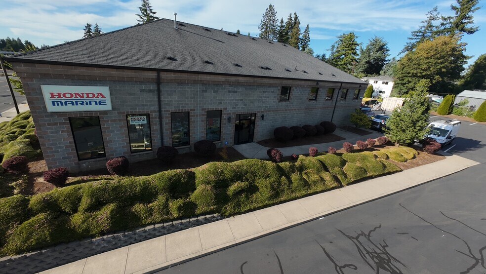 More Photos Of 13200-13210 SE Mcloughlin Blvd, Milwaukie Showroom For Lease
