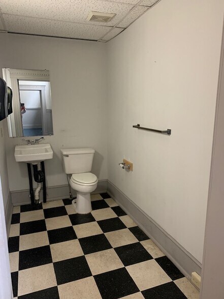 More Photos Of 24 Jonathan St, Hagerstown Office For Lease