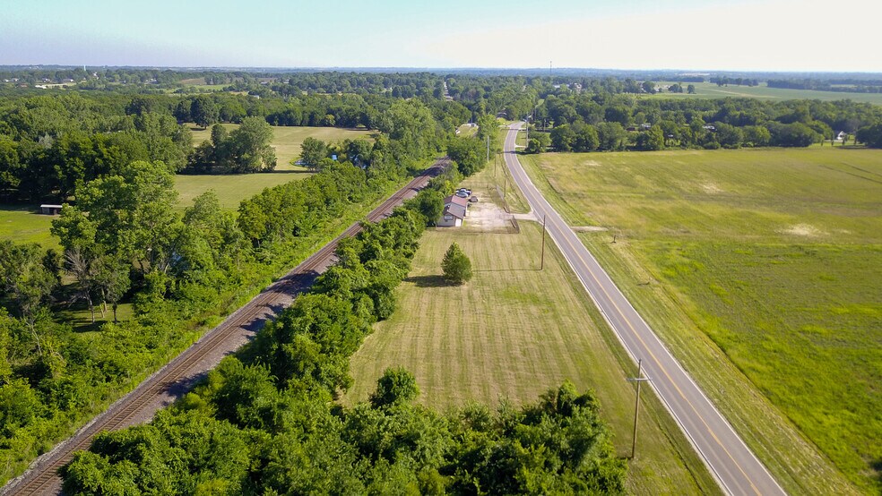 More Photos Of 25300 S State Route D, Cleveland Auto Repair For Lease